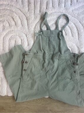 Gap Maternity Cropped Overalls 🤎